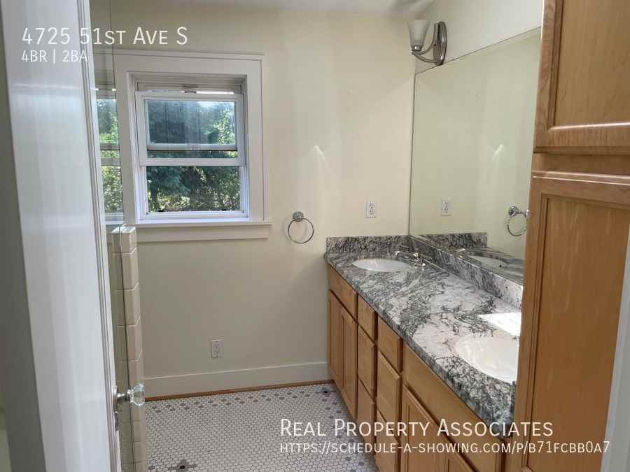 4725 51st Ave S - Photo 5 of 21
