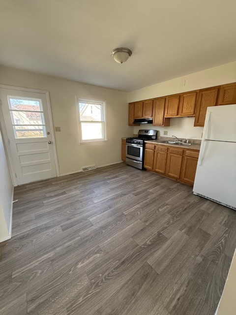 671 5th St - Photo 3 of 10