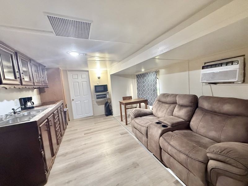 910 Polk St #4 - Photo 4 of 7