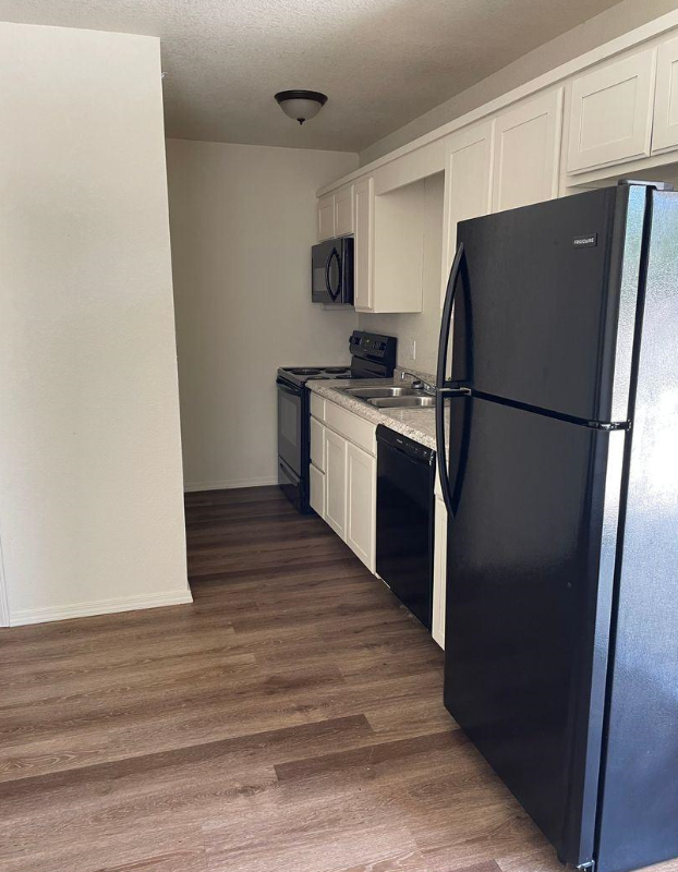 2306 Jordan St #D - Photo 3 of 9