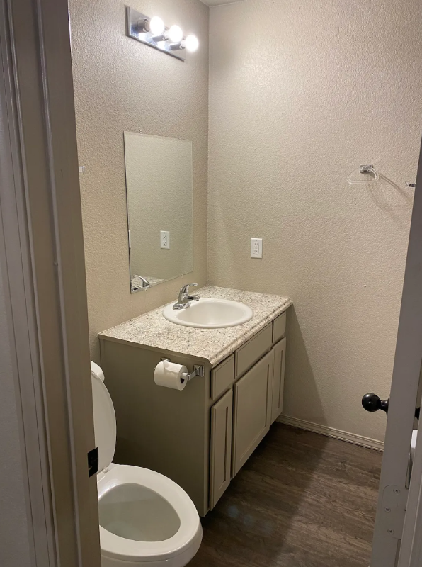 2306 Jordan St #D - Photo 4 of 9