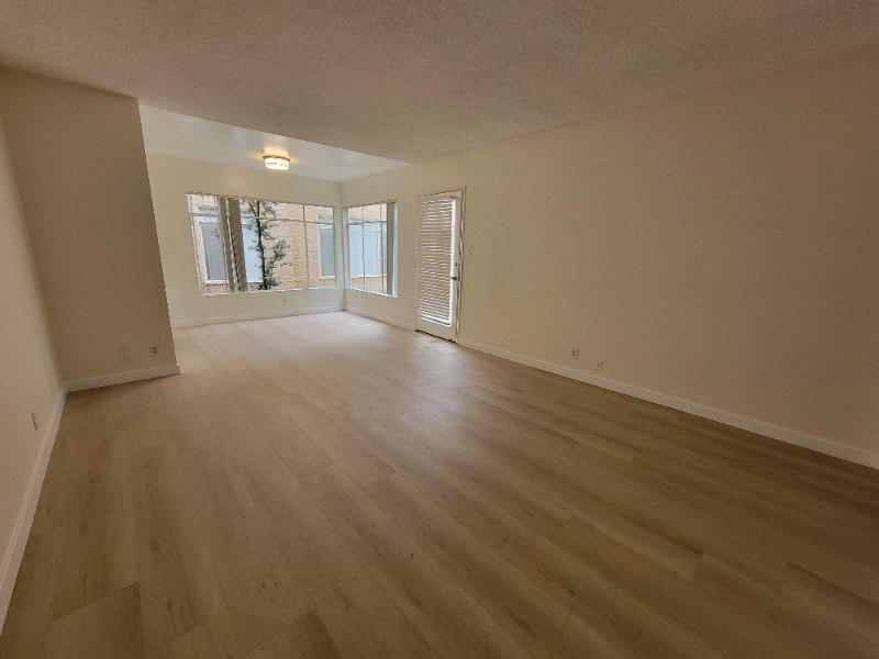 13531 Wyandotte St #9 - Photo 2 of 24