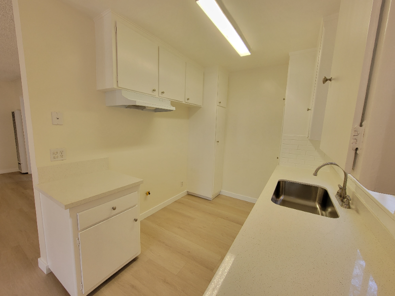 13531 Wyandotte St #9 - Photo 4 of 24