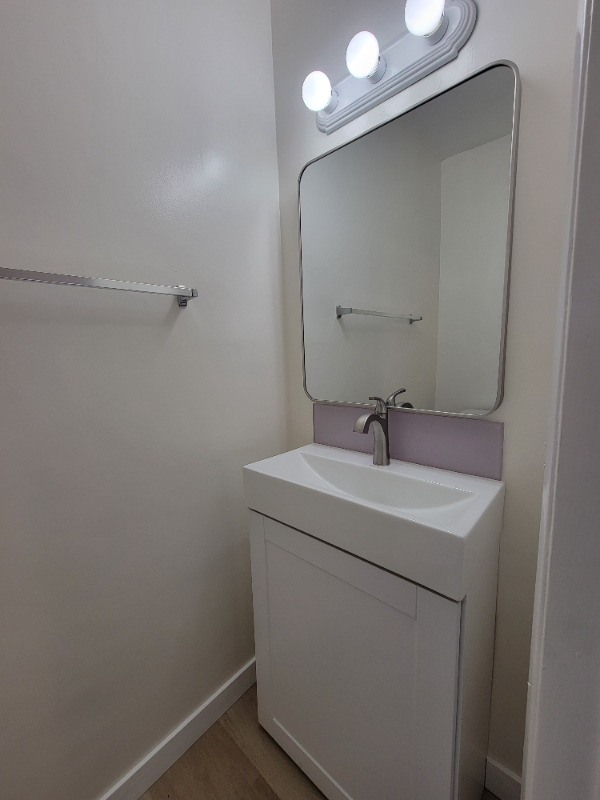 13531 Wyandotte St #9 - Photo 7 of 24