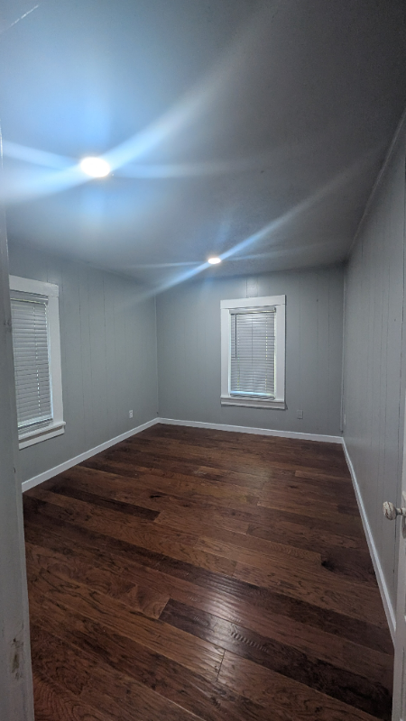 212 N Penn Ave - Photo 2 of 5