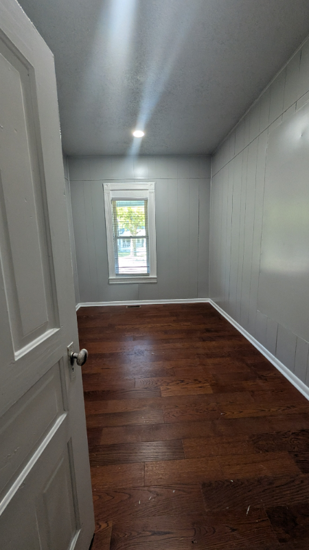 212 N Penn Ave - Photo 3 of 5