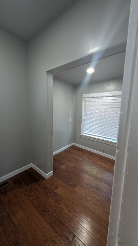 212 N Penn Ave - Photo 4 of 5