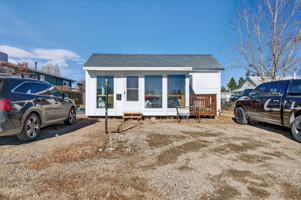 featured image of 307 E Oak St