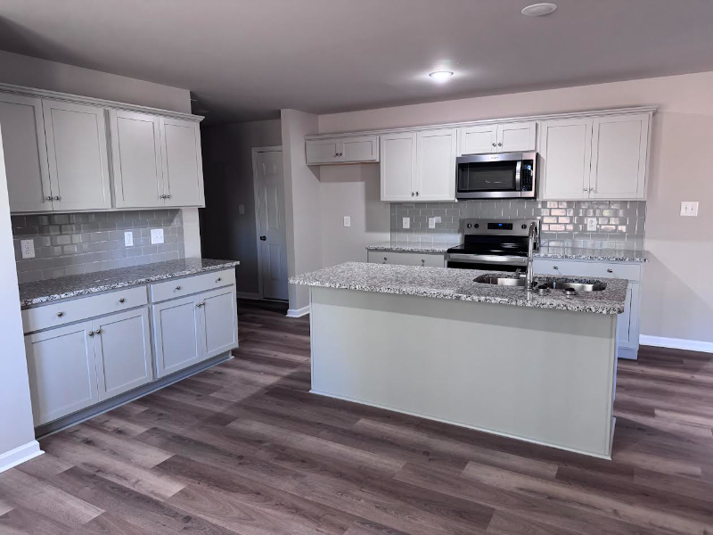 303 Grand Oaks Dr - Photo 5 of 20