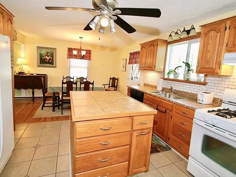 1771 E 234th St - Photo 5 of 19