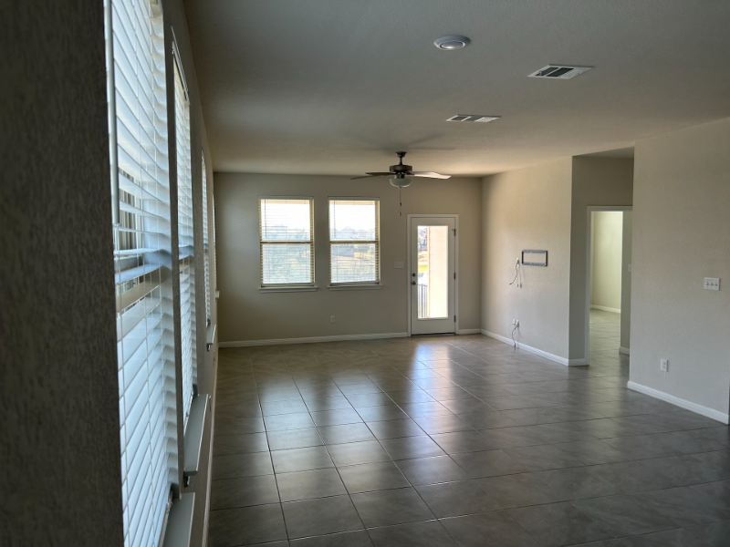 109 Serpens St - Photo 3 of 20