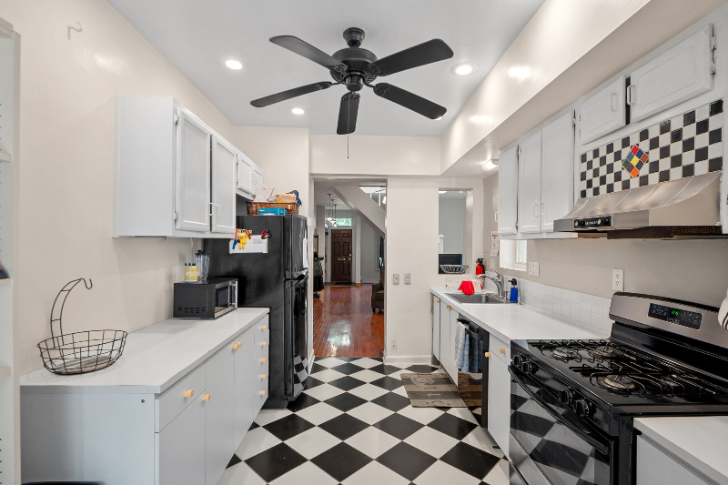 1357 E St Se - Photo 5 of 20