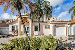 9018 Nw 148th St #4 - Photo 1 of 1