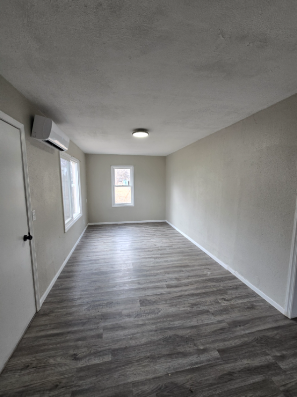 401 Farrington - Photo 2 of 6