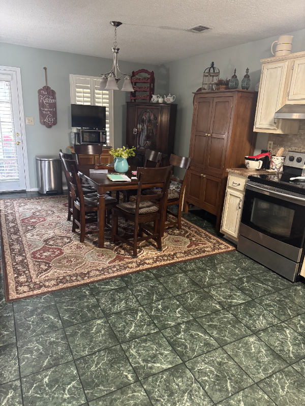 7211 Gazebo Dr - Photo 4 of 9