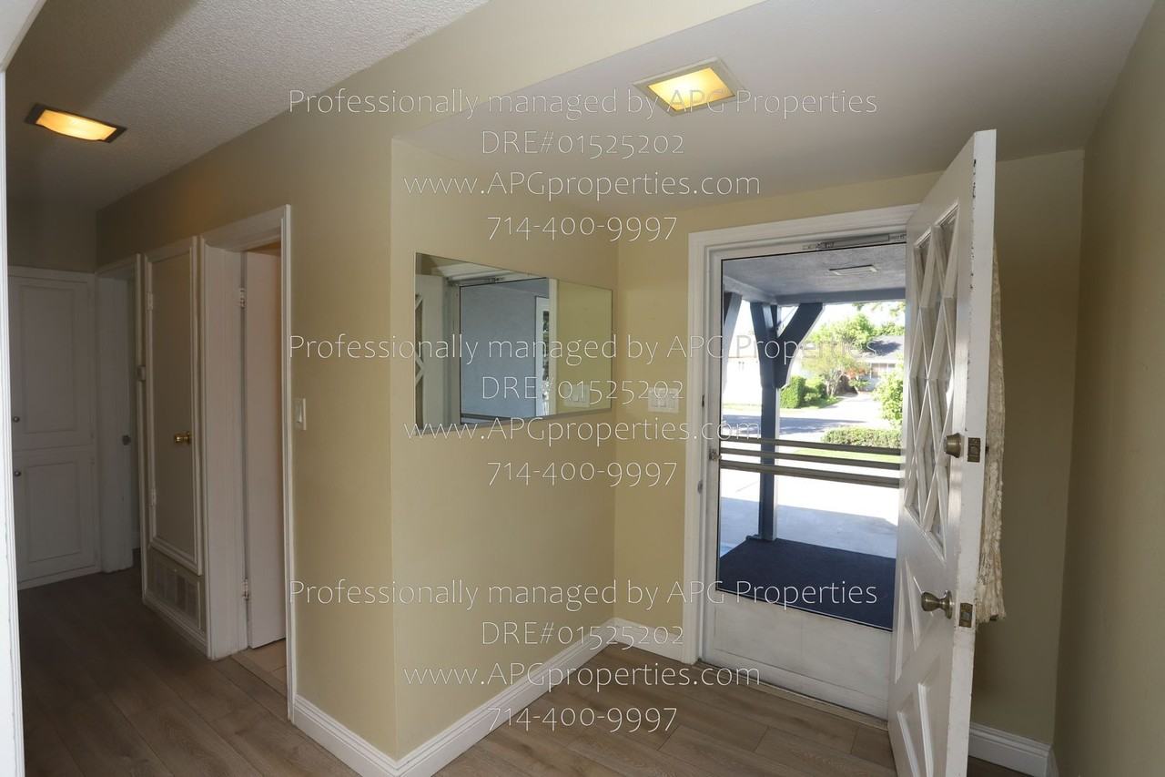 722 S Hacienda St - Photo 3 of 26