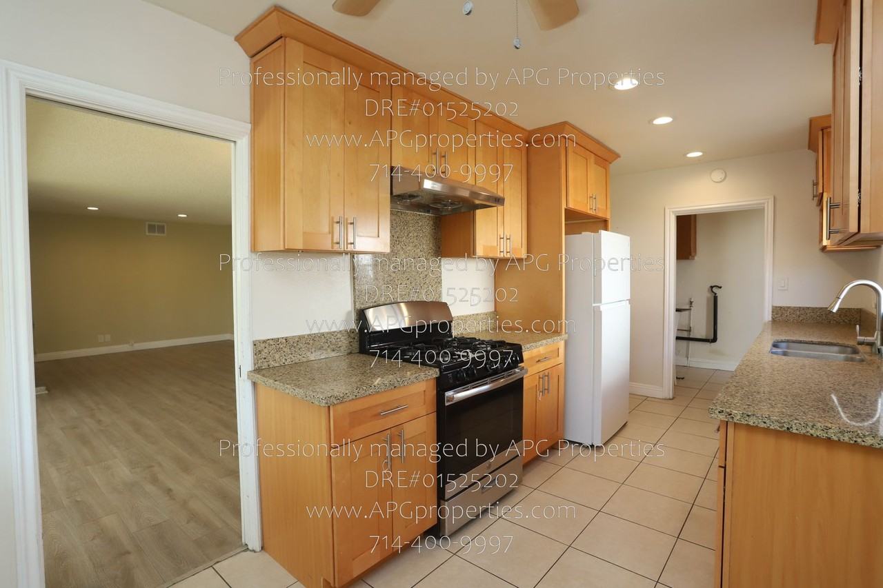 722 S Hacienda St - Photo 6 of 26