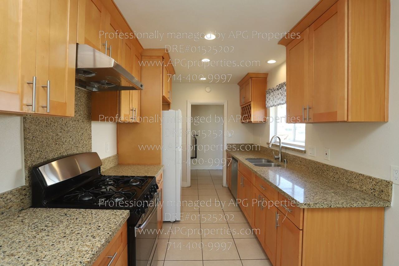 722 S Hacienda St - Photo 7 of 26