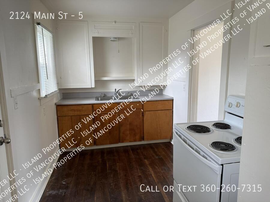 2124 Main St #5 - Photo 2 of 6