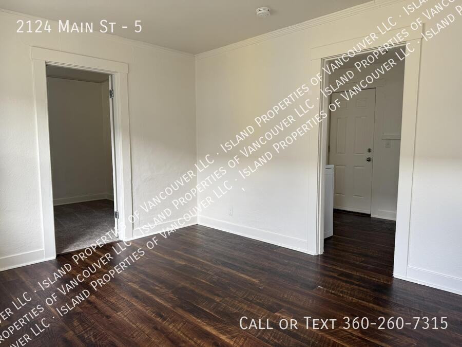 2124 Main St #5 - Photo 4 of 6