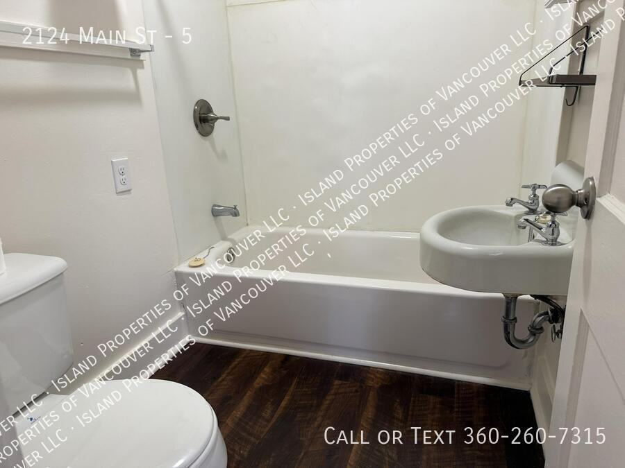 2124 Main St #5 - Photo 5 of 6