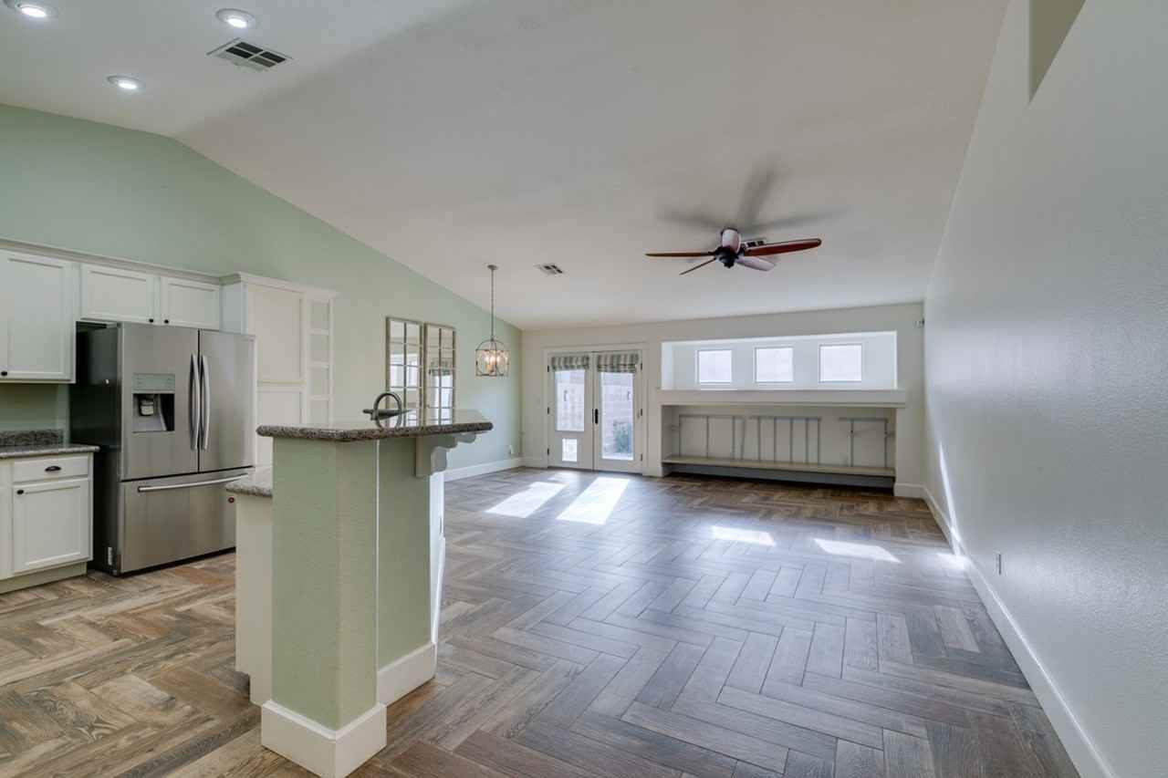 11009 Ampus Pl - Photo 2 of 40
