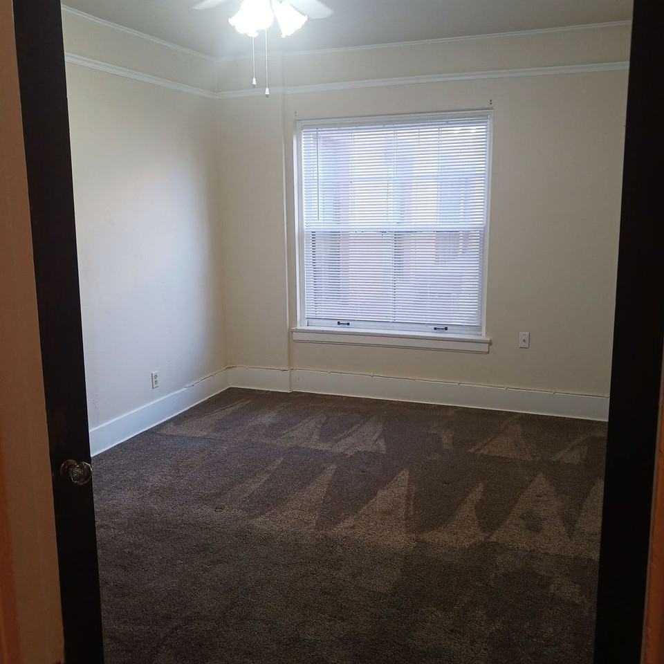 Blackstone Apartments - Photo 7 of 9