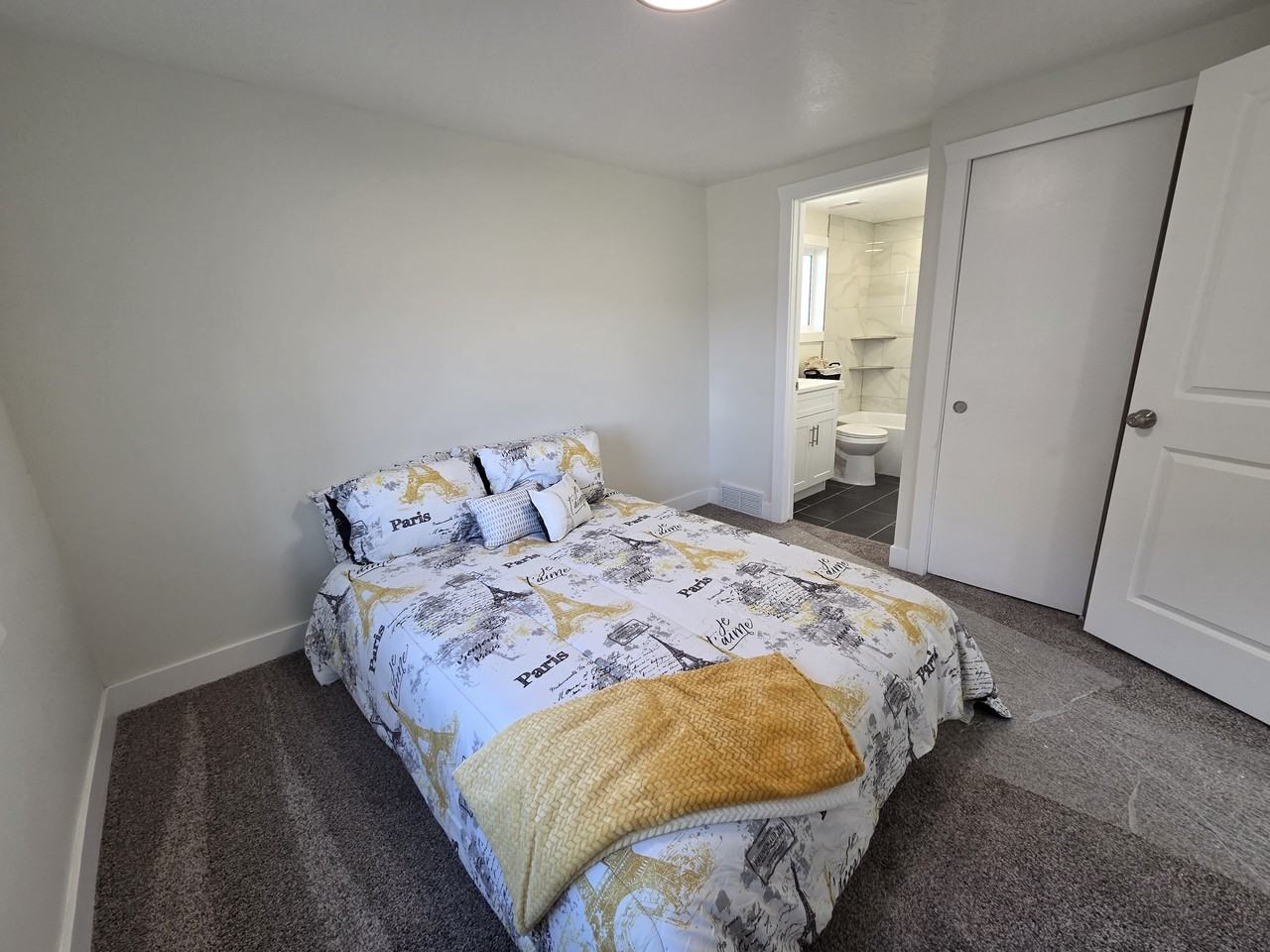 152 North 200 West Street #B - Photo 2 of 17