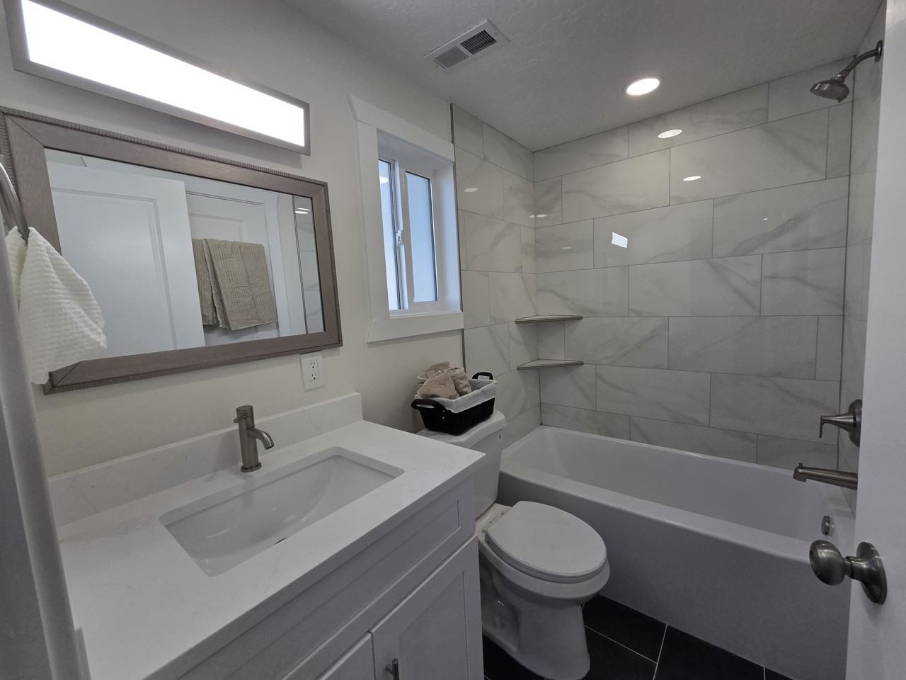 152 North 200 West Street #B - Photo 4 of 17