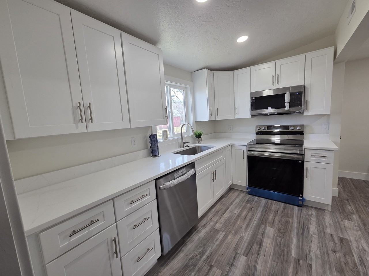 152 North 200 West Street #B - Photo 6 of 17