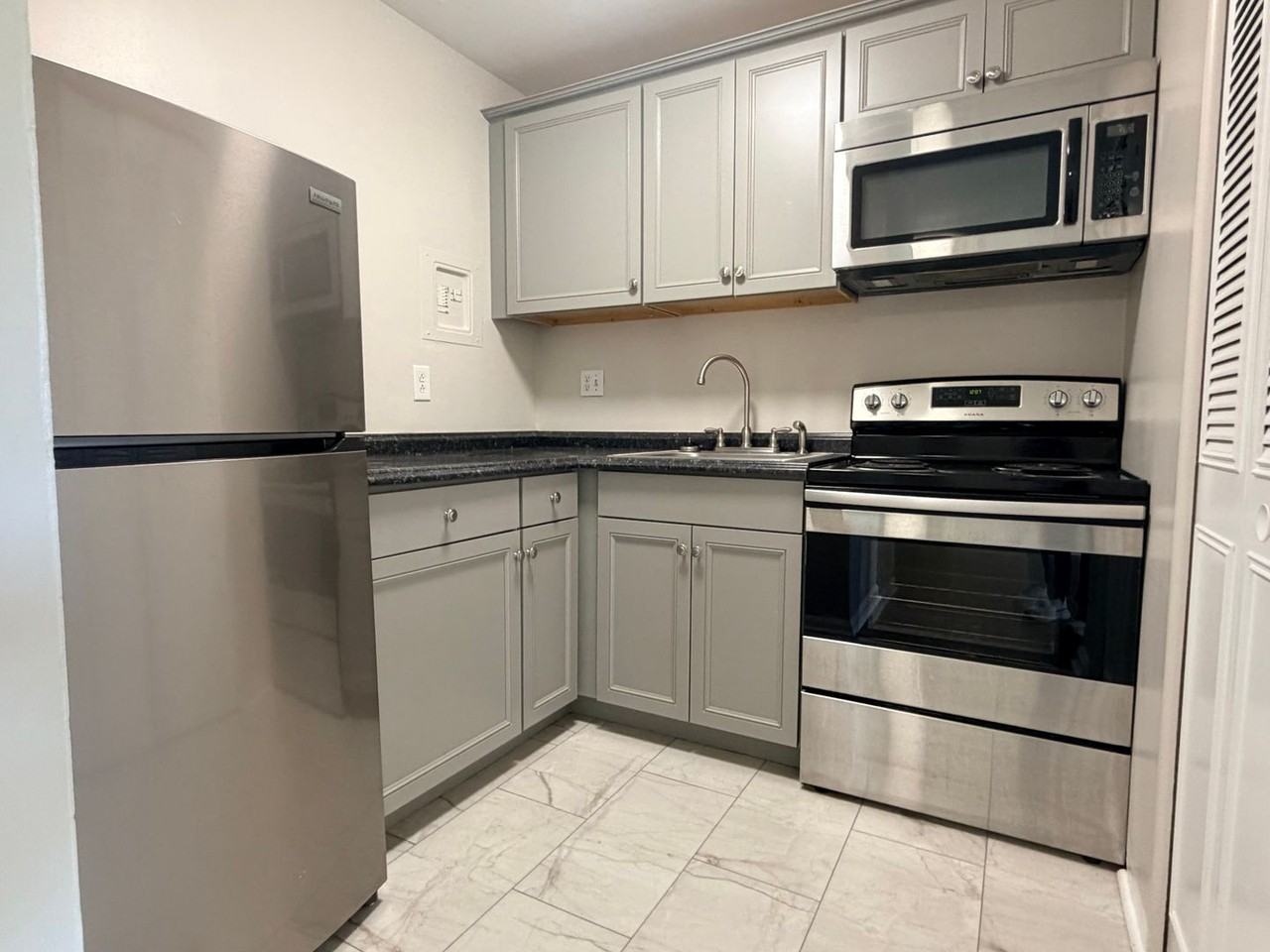 2600 Le Blanc Ct. - Photo 2 of 22