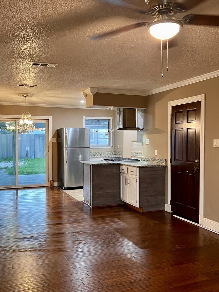 3073 Sorbonne Dr #NA - Photo 3 of 10