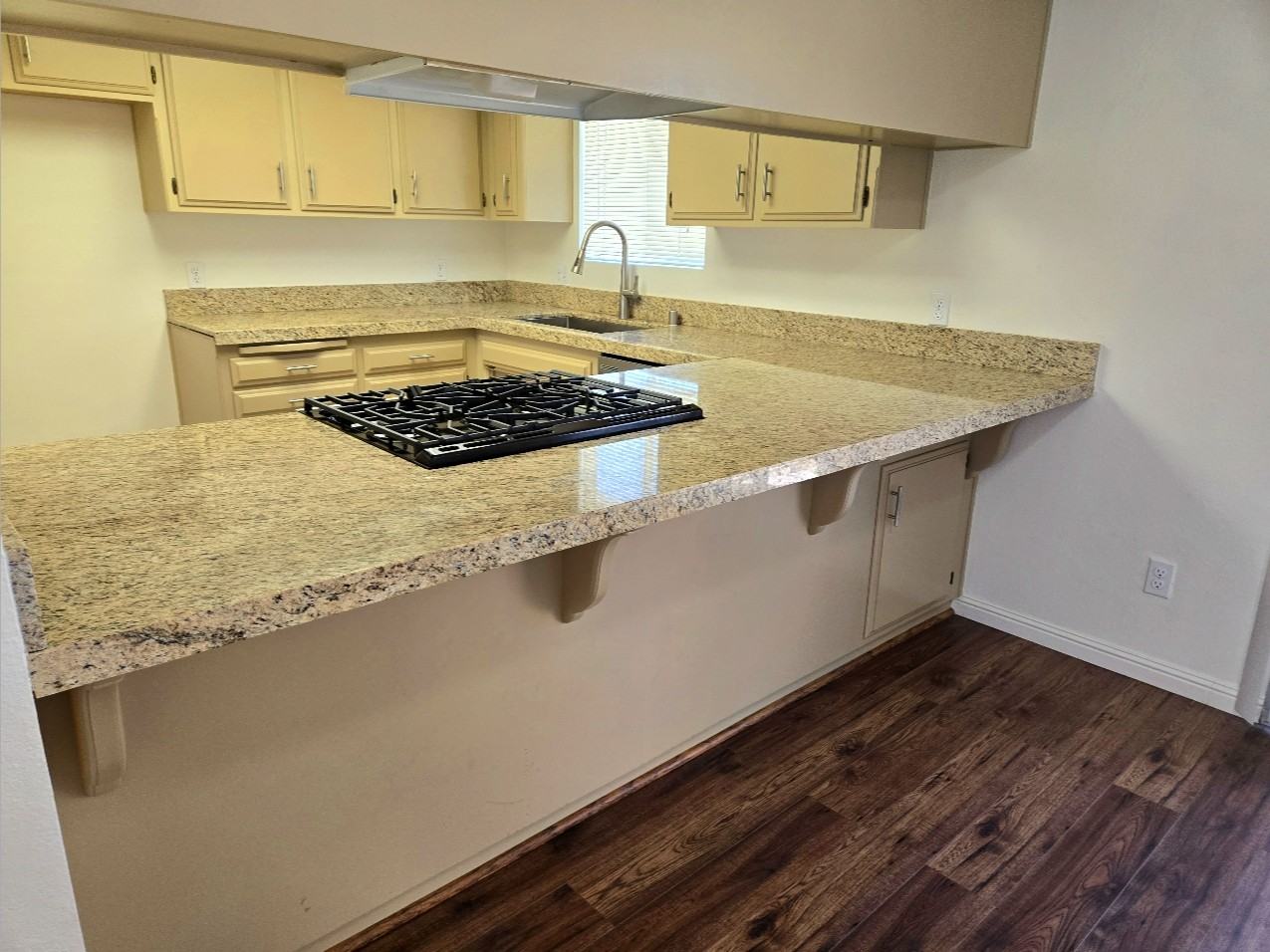 404 24th St #C - Photo 4 of 10