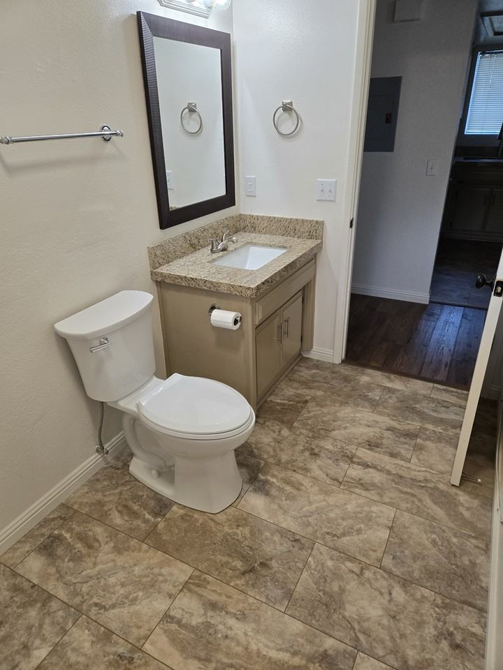 404 24th St #C - Photo 7 of 10