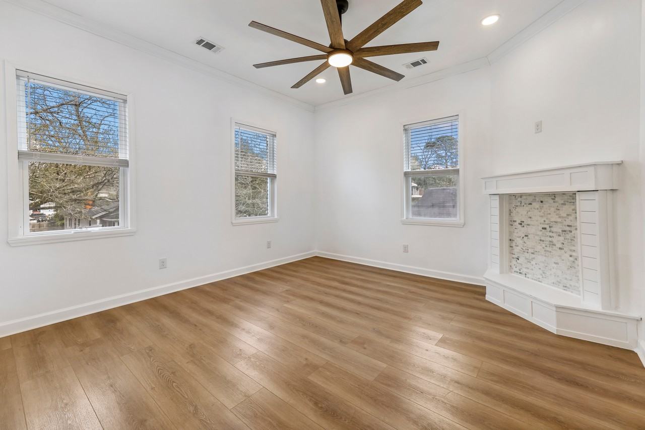 711 W 44th St #1 - Photo 2 of 9