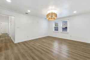 featured image of 711 W 44th St #1