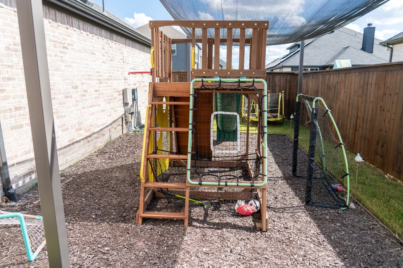 198 Western Way #NA - Photo 2 of 16