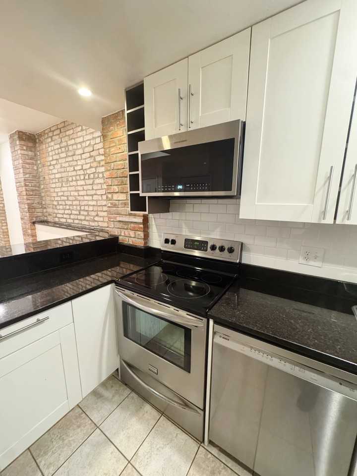 2242 Ontario Rd Nw #2 - Photo 2 of 20