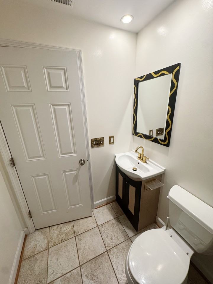 2242 Ontario Rd Nw #2 - Photo 6 of 20