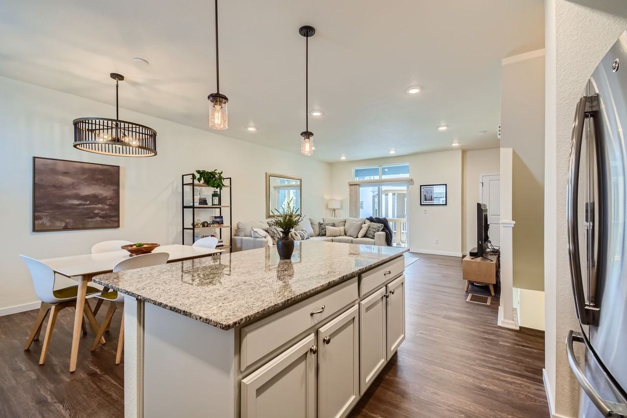 532 W Amherst Ave - Photo 2 of 30