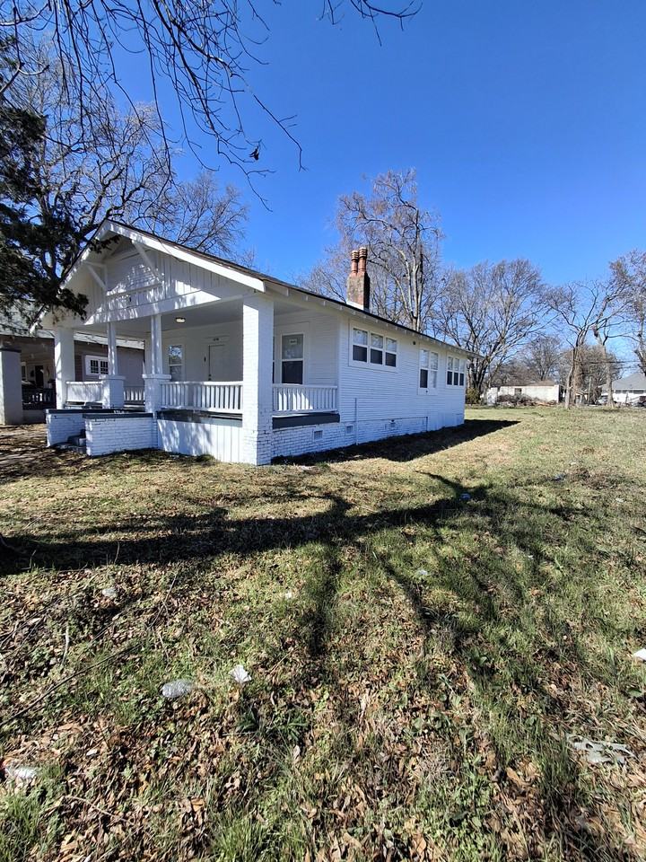 1220 Alabama Ave Sw #NA - Photo 3 of 17