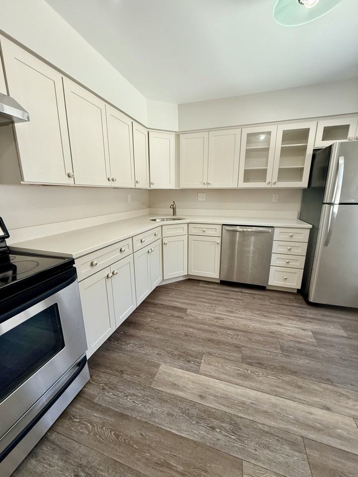 135 Village Square Dr #1 - Photo 4 of 18