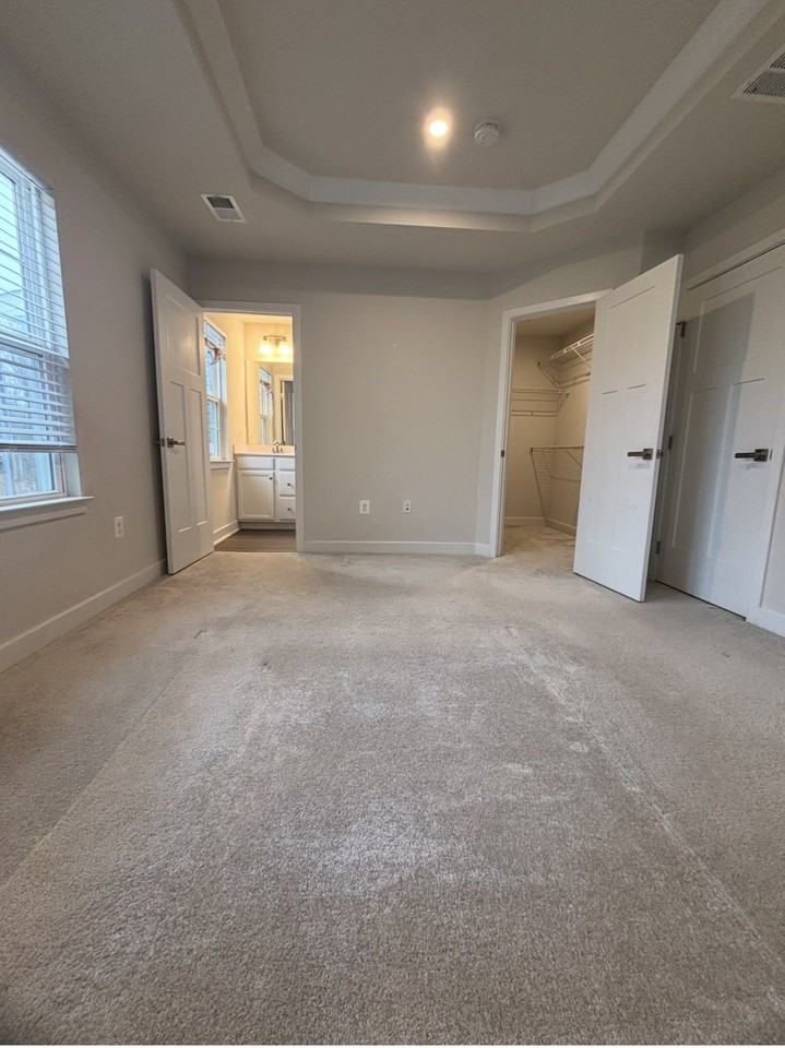 2408 Crescent Way - Photo 4 of 13