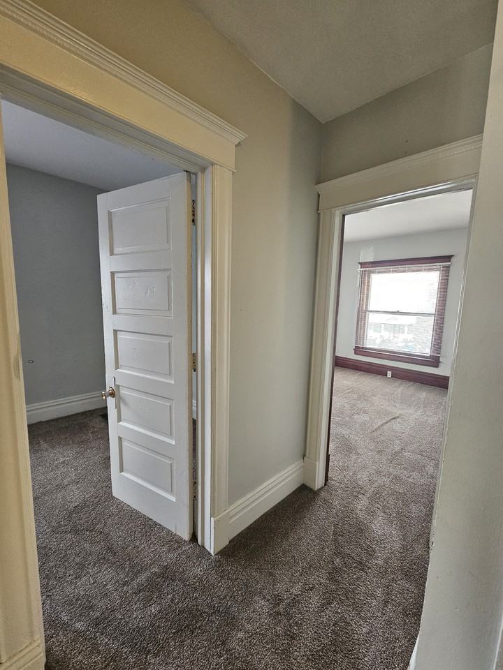 709 W Vine St #2 - Photo 5 of 17