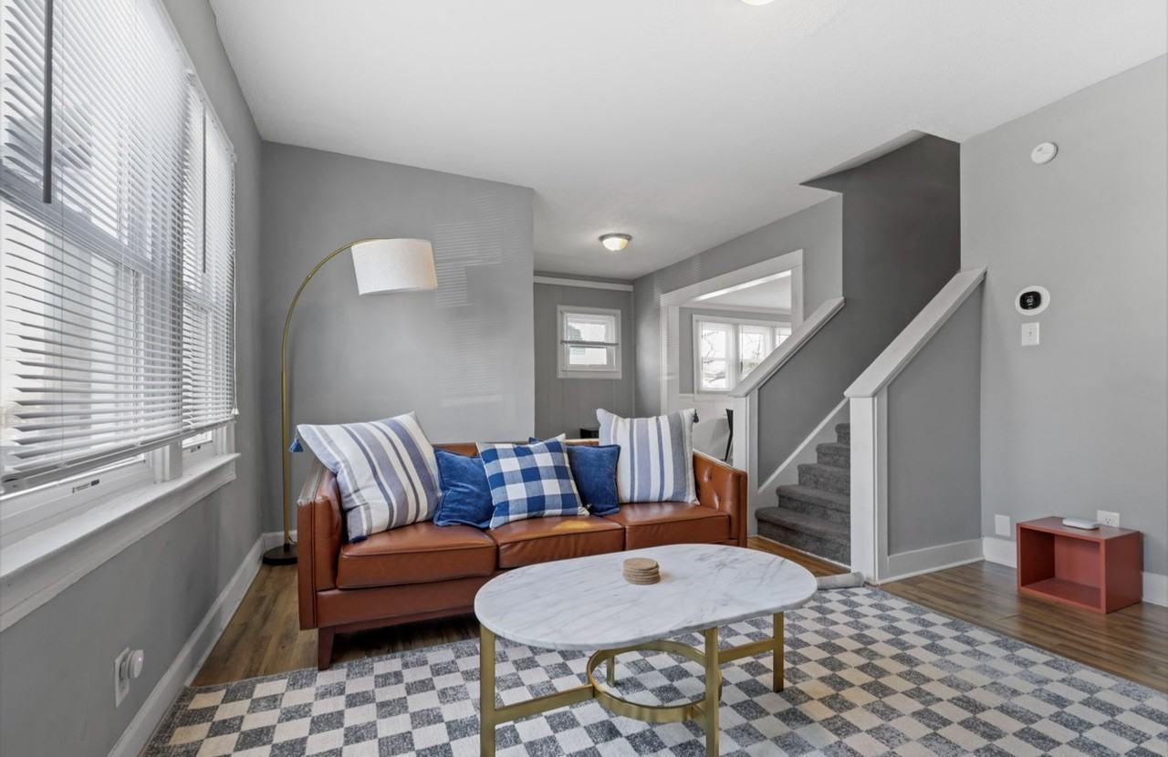 911 E 49th St #NA - Photo 2 of 27