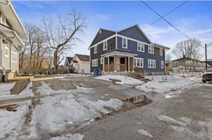 featured image of 911 E 49th St #NA