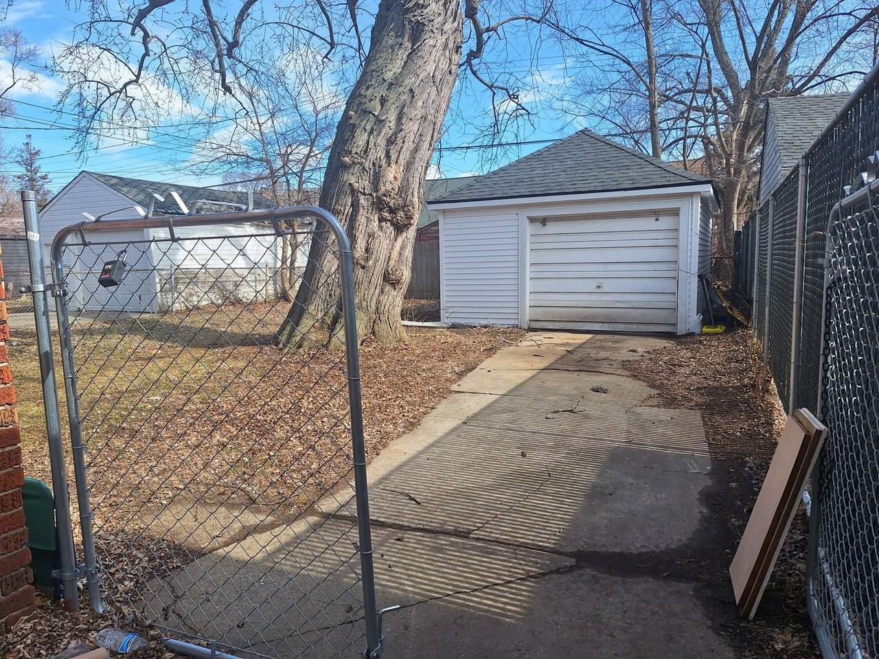 17310 Mansfield St - Photo 2 of 15