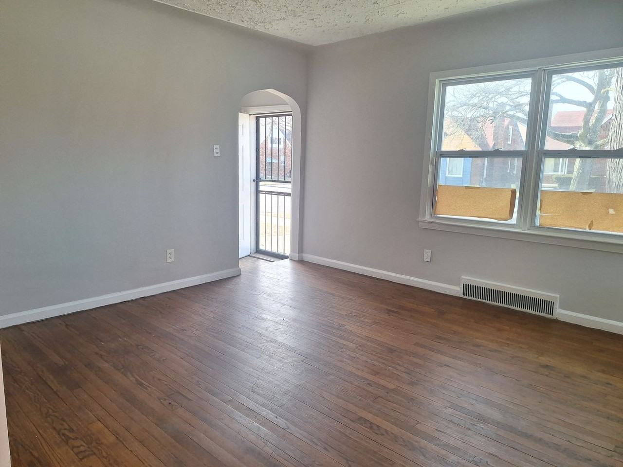 17310 Mansfield St - Photo 4 of 15