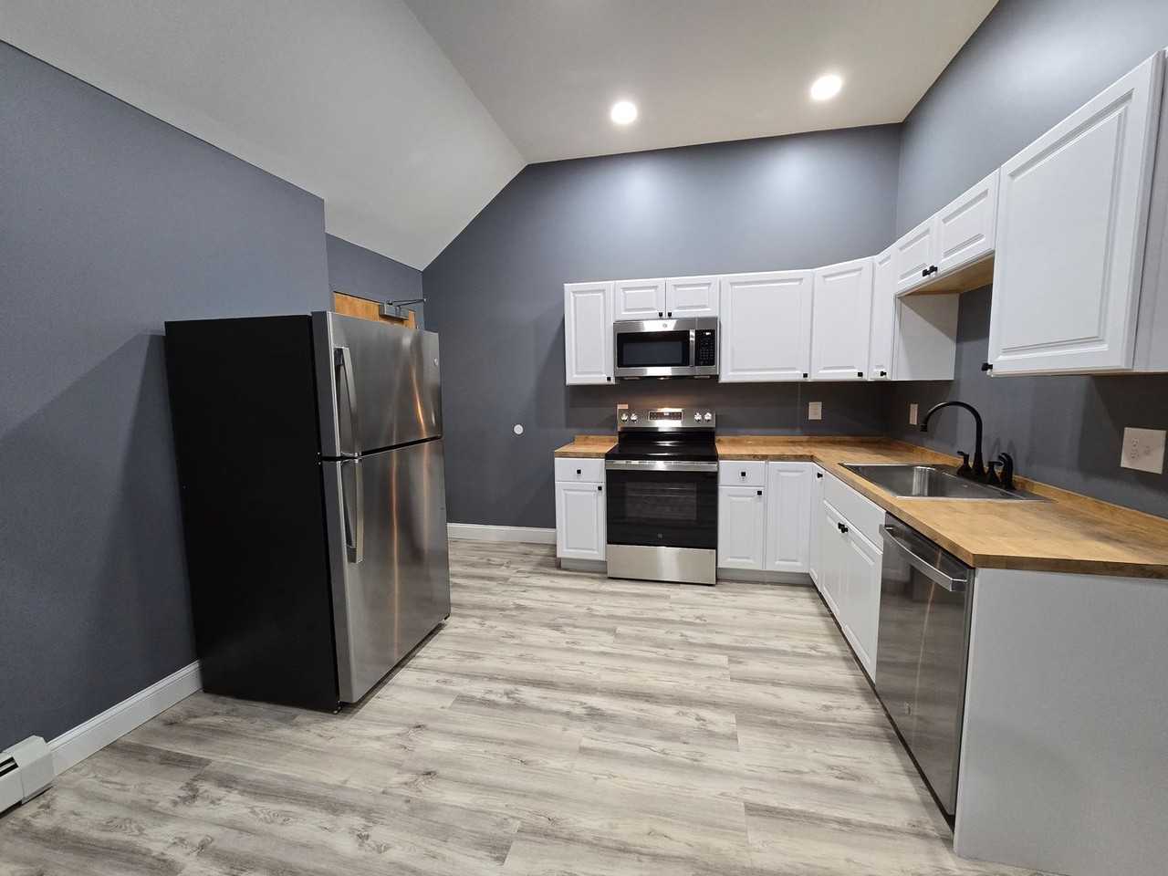 319 Main St - Photo 2 of 9