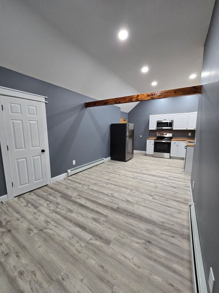 319 Main St - Photo 5 of 9